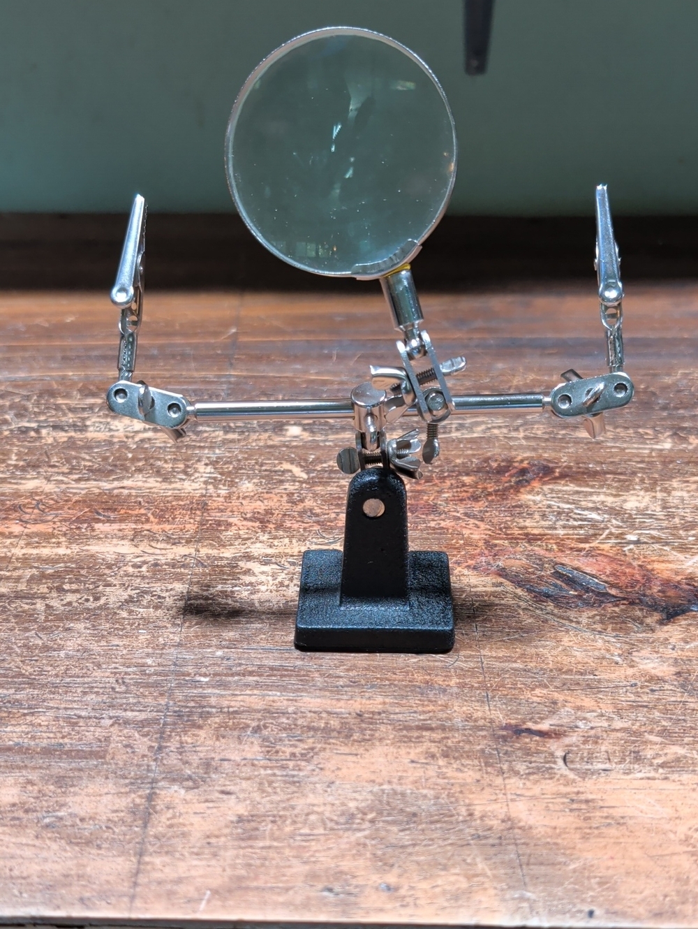 Adjustable Helping Hands Magnifier with Alligator Clips - Black